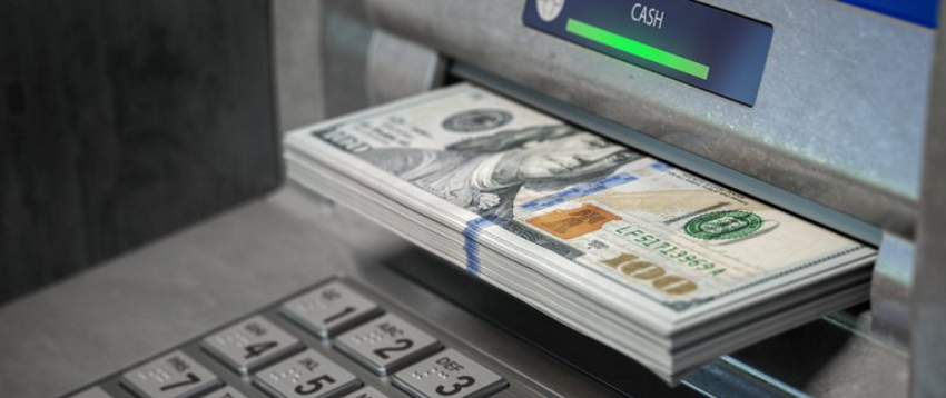 Крупные банки перестали принимать валюту через банкоматы